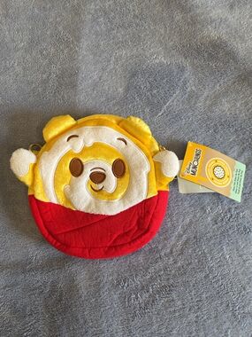 Disney Munchling Winnie the Pooh Honey Cake Plush Crossbody NWT